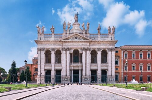San Giovanni in Laterano e il processo al cadavere di un papa